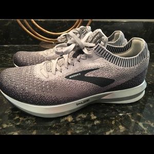 Brooks Levitate 2